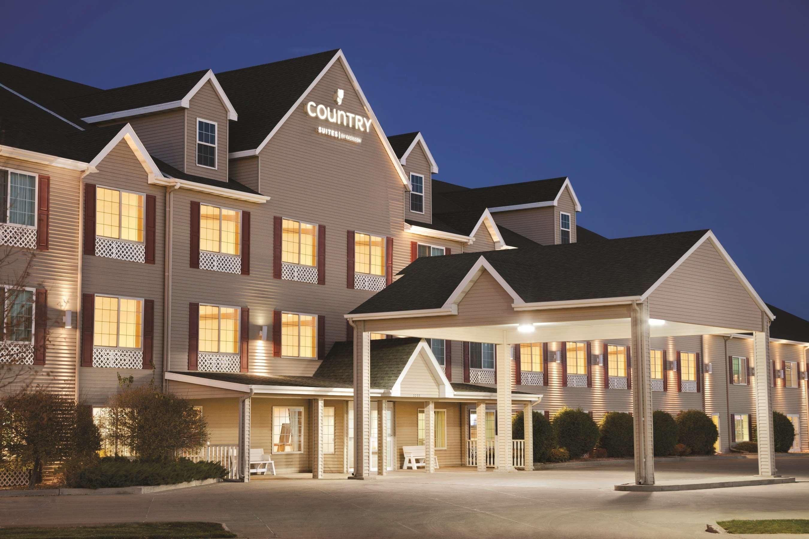 Country Inn & Suites By Radisson Bismarck Waterpark Exterior photo